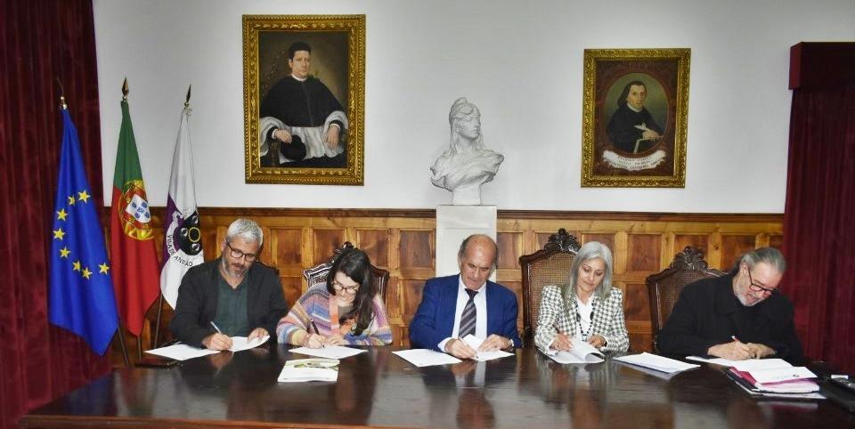 Assinatura de acordos coletivos de empregador público