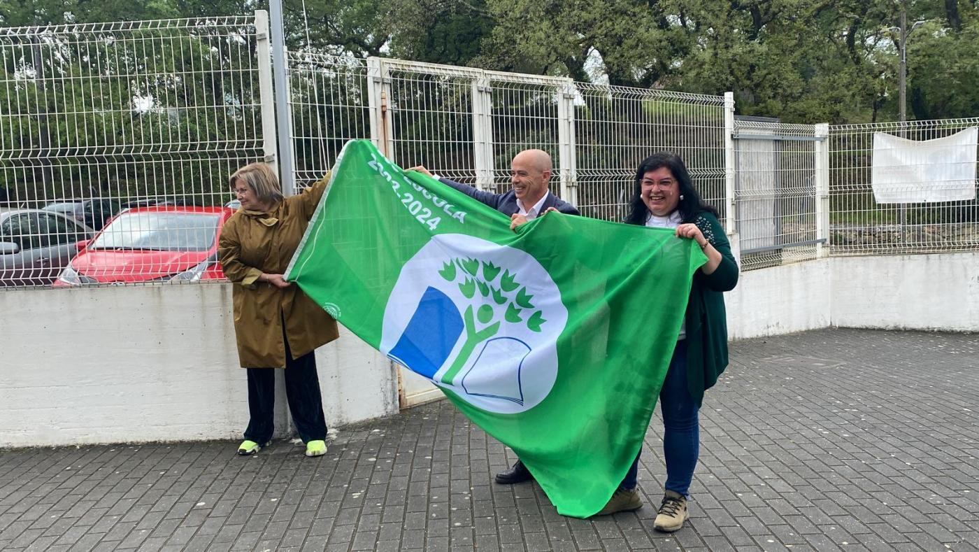 Içar da Bandeira Eco-Escolas no Centro Escolar de Santiago da Guarda